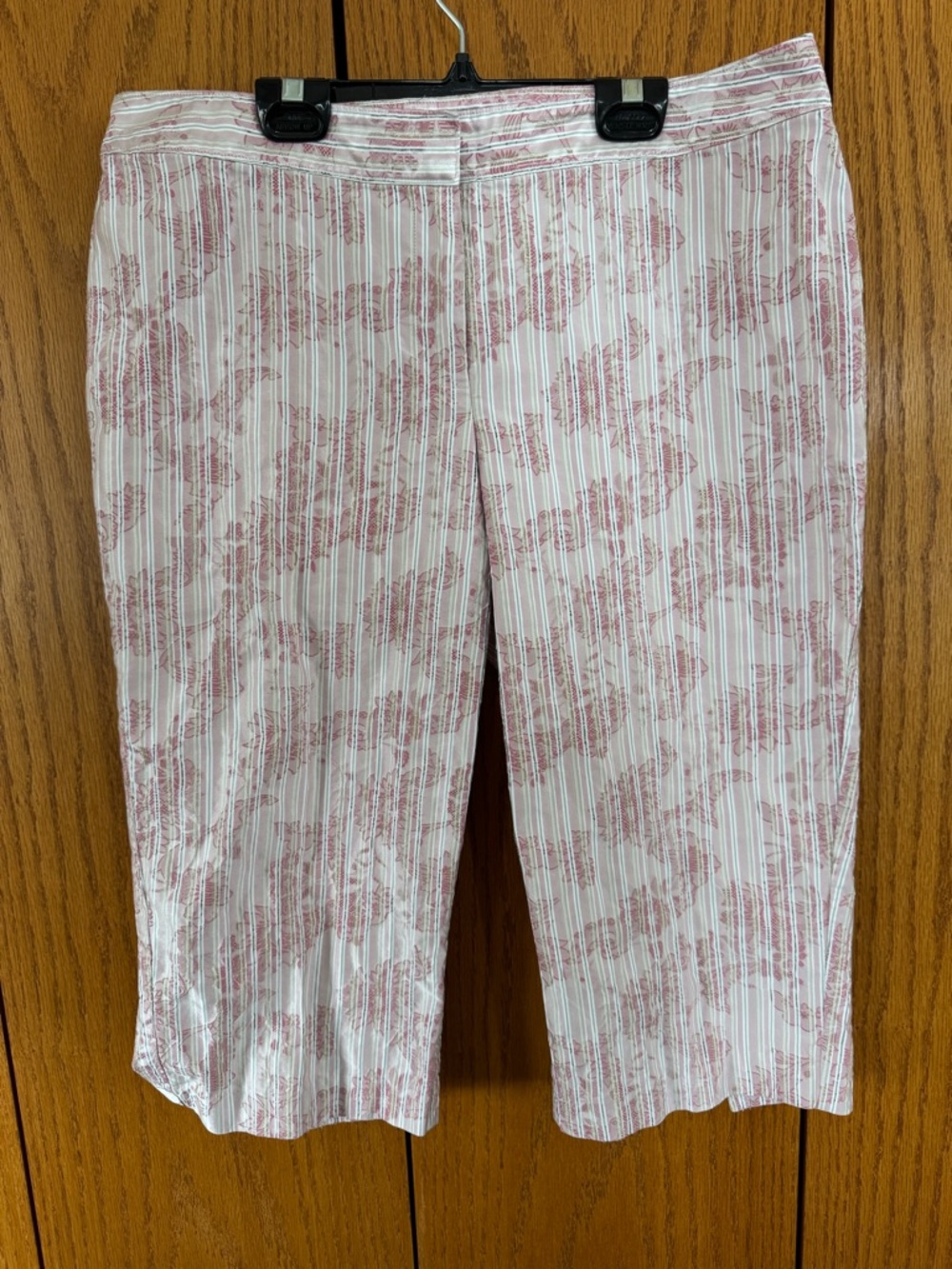 Tommy Bahamas women’s Striped Floral capris  in White and soft pink